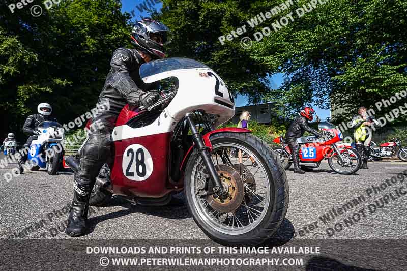 Vintage motorcycle club;eventdigitalimages;mallory park;mallory park trackday photographs;no limits trackdays;peter wileman photography;trackday digital images;trackday photos;vmcc festival 1000 bikes photographs